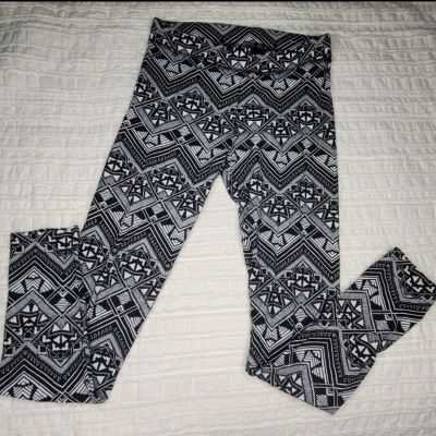 Victoria's Secret Pink Aztec Print Fashion Leggings Black & White Small