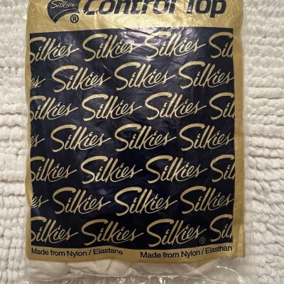 Silkies - Control Top Pantyhose - Queen - White - 070504