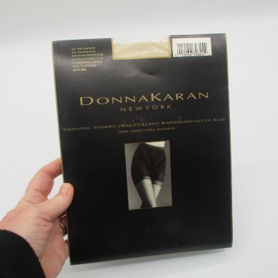 1997 DONNA KARAN DK PALOMINO MEDIUM STYLE C10 PANTYHOSE ~ NEW! MIP!