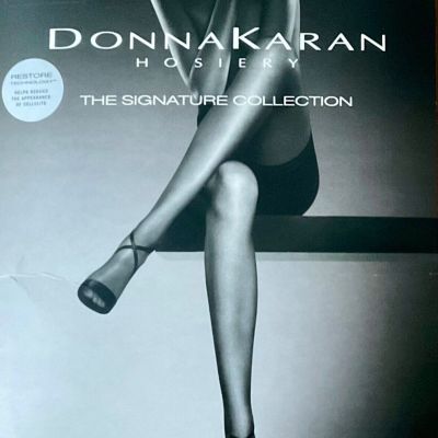 Donna Karan Hosiery  Signature Collection Pantyhose 20 Denier Nude Size M