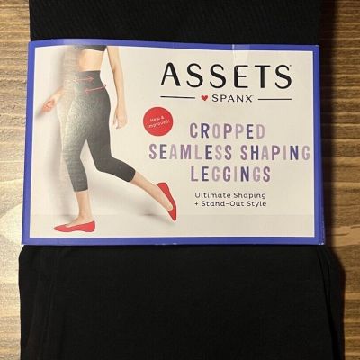 Assets by Spanx Cropped Seamless Shaping Leggings in Very Black - Size Medium