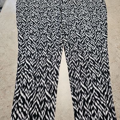 Terra Sky Women's Black And White Geometric Print Plus Size Leggings Size 4x