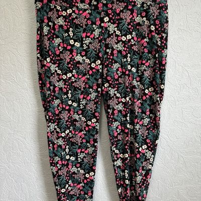 Torrid Size 2X Black Floral Casual Cotton Capri Leggings Stretch M26