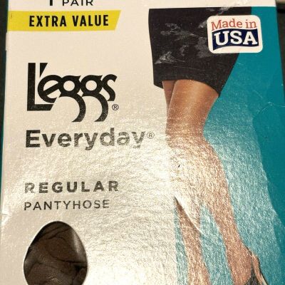 Leggs Everyday Regular Pantyhose 4 Pair Size B SUNTAN Sheer Toe Extra Value NEW