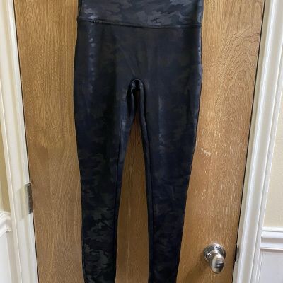 SPANX Black Camo Faux Leather Leggings Shape Wear Stretch Womens Large NWOT $114