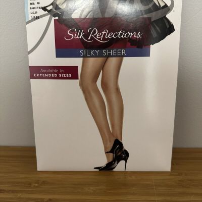 Hanes Silk Reflections Silky Sheer Toe Size AB Pantyhose Style 717 Barely Black