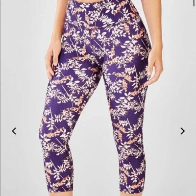 Fabletics Purple Floral Arcadia Define Powderhold Mid-Rise Capri Leggings Small