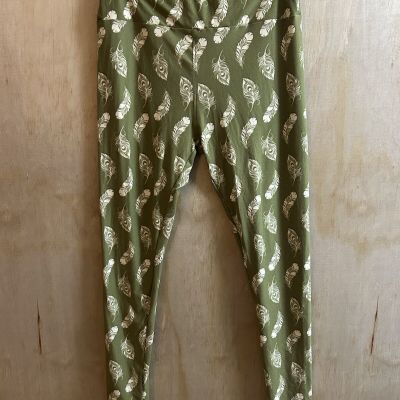 Lularoe Green Peacock Feather Pattern Tall & Curvy Leggings One Size