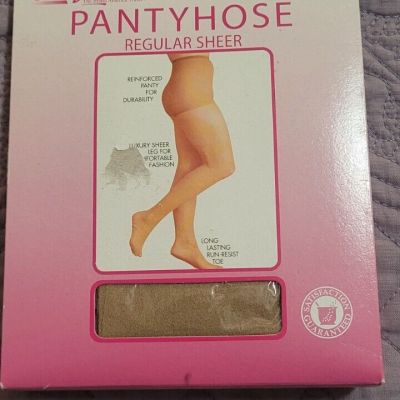 Walgreens Pantyhose Regular Sheer Queen Size Nude Fits 5