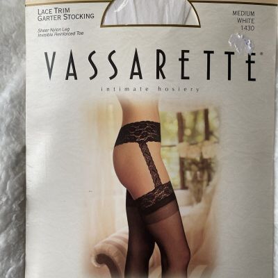 VASSARETTE intimate hosiery, Lace trim Garter Stocking, Size M, In White