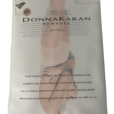 DONNA KARAN New York Control Top Panty Hose B02 Size Medium Model A19