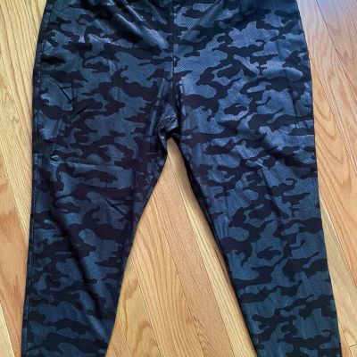 Torrid Metallic & Black Camo Leggings Women's Athletic Activewear Size 5