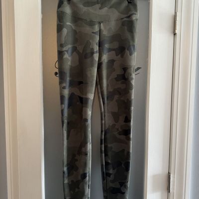 White House Black Market Runway Legging Green Camo Size 0 /Long -NWOT!