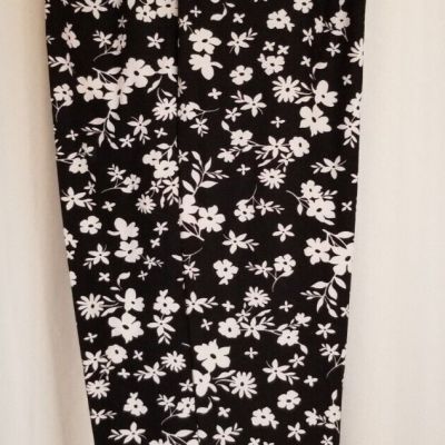 Women's Floral Leggings Size 2X Black Capri Terra & Sky New Tags