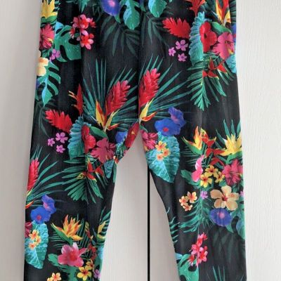 No Boundaries Womens Capri Pants Size XXL Black with bright Flowers Soft Stretch