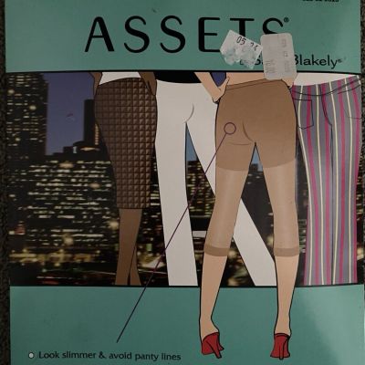 ASSETS by Sara Blakely Fabulous Footless Body Shaping Pantyhose 125 Nude Size 2