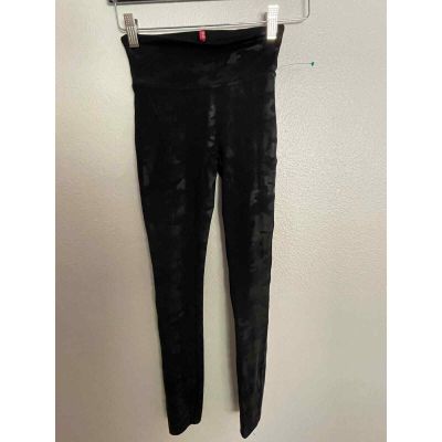 Spanx Shiny Black Camo Leggings Sz XS