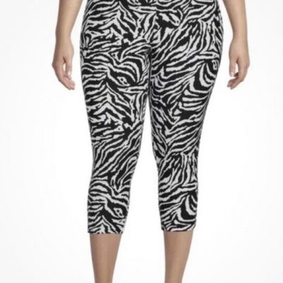 Terra & Sky Plus Size Black Zebra Capris  3X (24W-26W) NWT