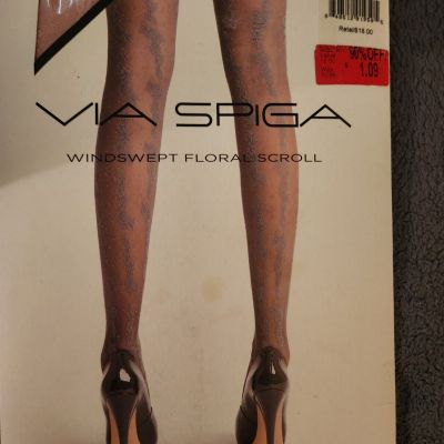 Via Spiga WIndswept Floral Scroll Tights in size A/B Tea Rose color New.