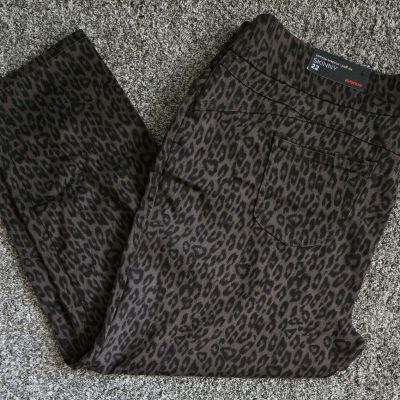 Avenue Skinny Cotton Stretch Pull On Leopard Pants Size 22 NWT!