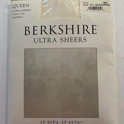 Berkshire Ultra Sheer Pantyhose Control Top Ivory Size Queen Petite #4411