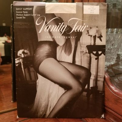 Vintage Vanity Fair Daisy Control Panty Medium Support Ivory Pearl Pantyhose