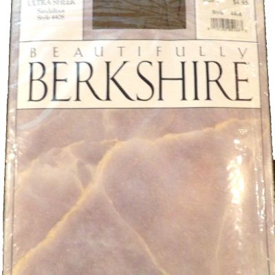 Beautifully Berkshire Ultra Sheer Pantyhose Style 4408 Sandalfoot Size 3 NOS Vtg