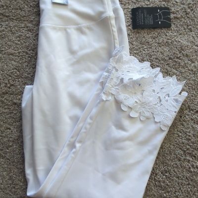 Women's NWT INC International Concepts Bright White W/ Floral Hem Leggings Sz XS