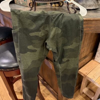 Camo Green American Eagle Leggings, Offline By Aerie. Hugger Style, Size Large.