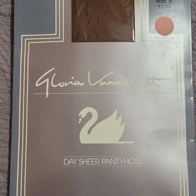 Gloria Vanderbilt Day Sheer Panty Hose Suntan Size D 180-255lbs 5'6