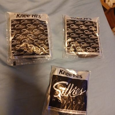 Silkies Knee-Hi Lot of 3 (Navy & Off Black) Knee-Highs 9 Pairs 001 New NOS