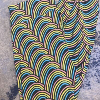 Lularoe Rainbows Background TC Leggings Bright Colors on Black VHTF