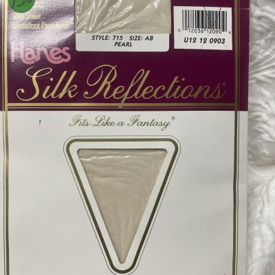 (150) New Hanes Silk Reflections  Pearl  715 Size AB pearl panty hose