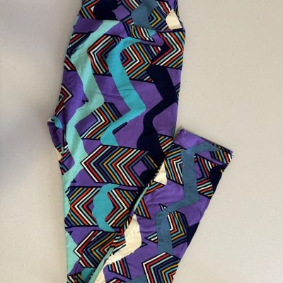 LuLaRoe OS Multicolor Arrow Pattern