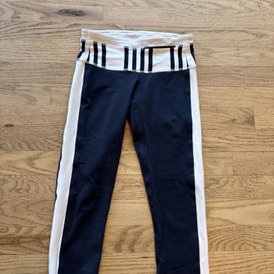 Lululemon White and Navy Blue Cropped Leggings Size 2