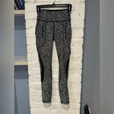 Lululemon Invigorate 7/8 Tight Daisy Dust Alpine White Black Size 2