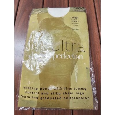 2PKS- PAIRS - Silkies Ultra Shapely Perfection 110204 Sz Medium White Pantyhose