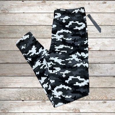 Women’s Leggings Digi Camo Print Plus Size 1X-2X NWT Extra Stretchy Buttery Soft