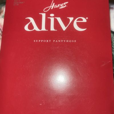 Hanes Alive Full Support Reinforced Toe Pantyhose