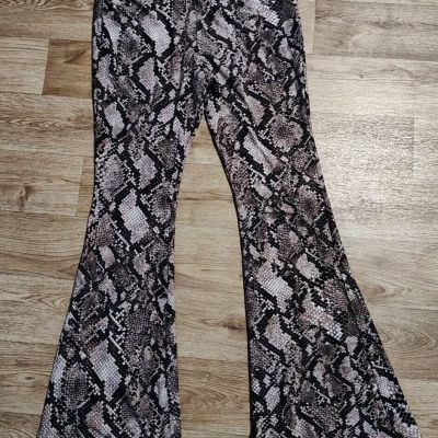 Women's XL Flared Snake Skin Pattern Leggings