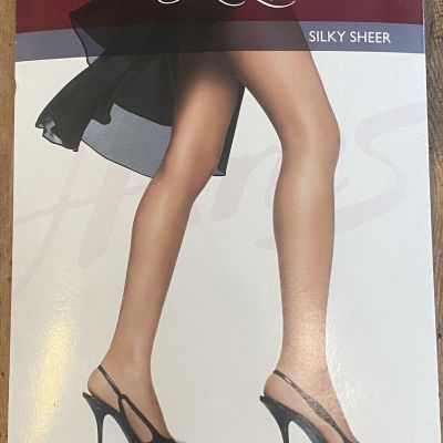 HANES SILK REFLECTIONS Pantyhose 718~Size CD~BARELY THERE Control Top Sheer NWT