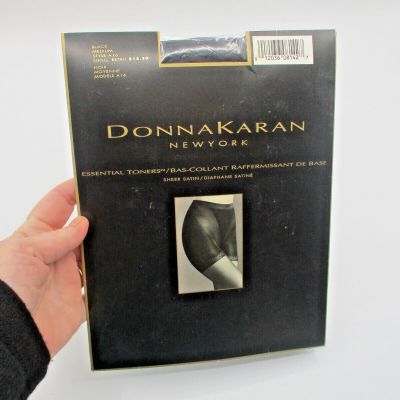 1997 DONNA KARAN BLACK MEDIUM ~ STYLE A16 PANTYHOSE ~ NEW MIP!