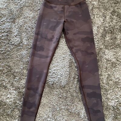 Alo Yoga Vapor High Rise Camo Leggings  Maroon Women’s XS Workout Gym Training